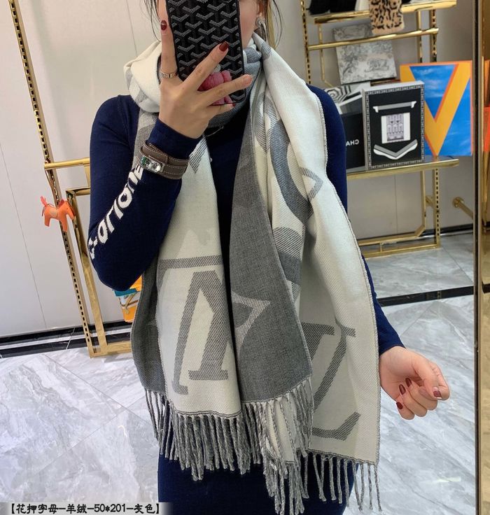 Louis Vuitton Scarf LV00147